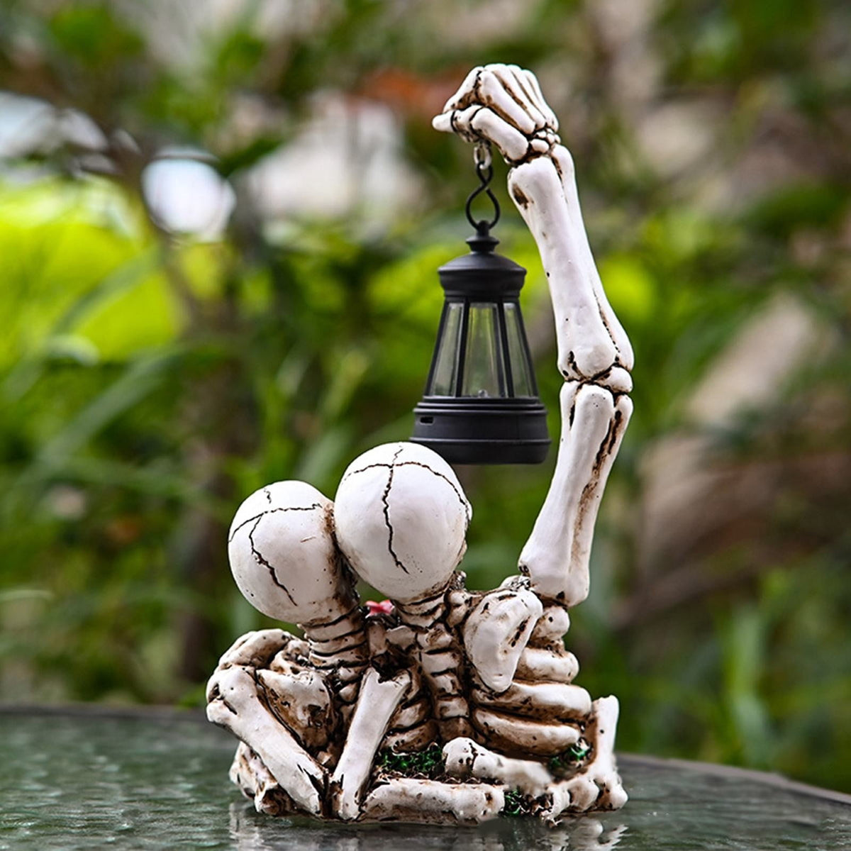 Haunt & Co Uanit Halloween Couple Skull Lamp Outdoor Solar Garden Courtyard Festival Decoration