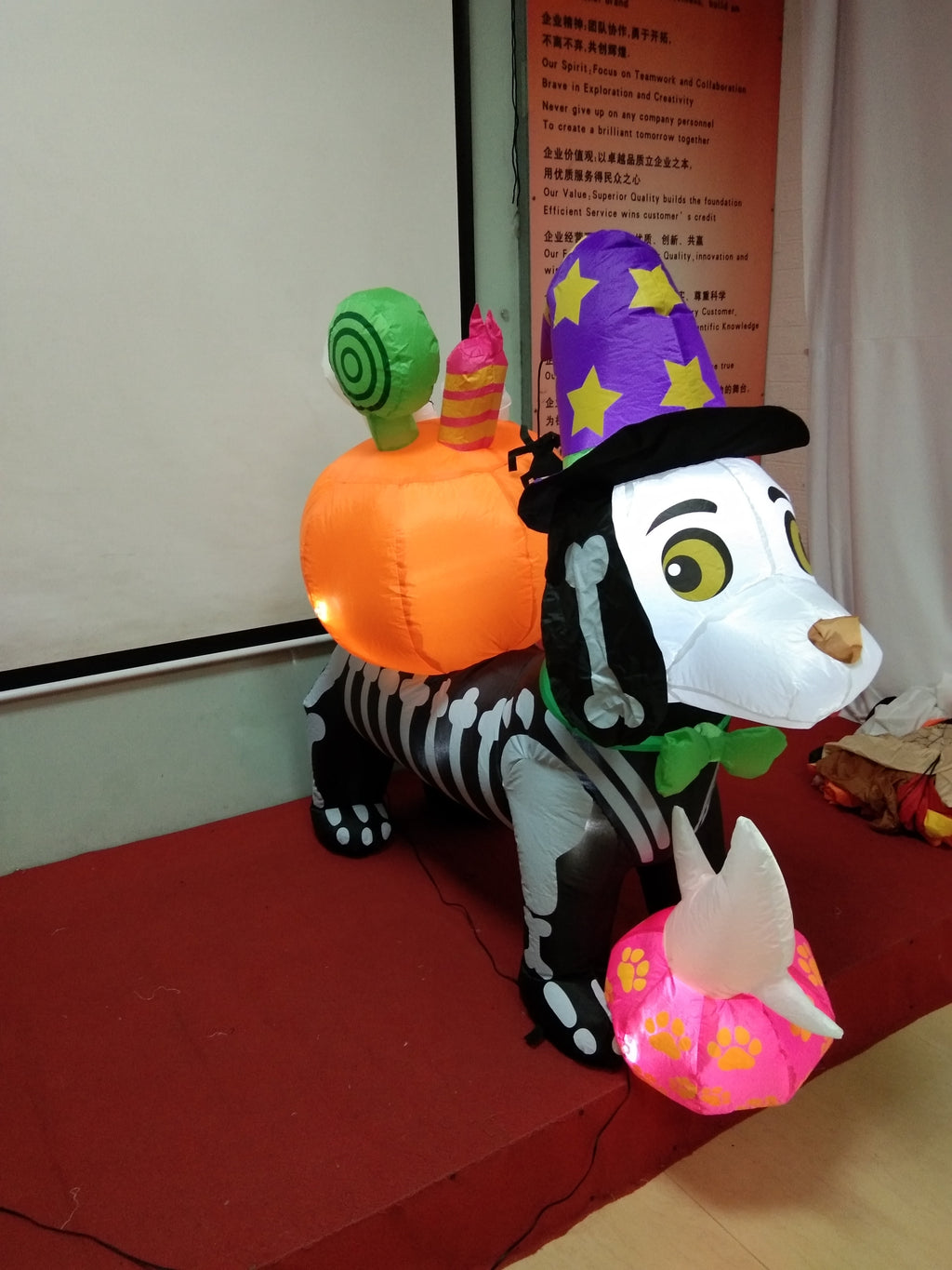 Haunt & Co 5 FT Inflatable Halloween Dog