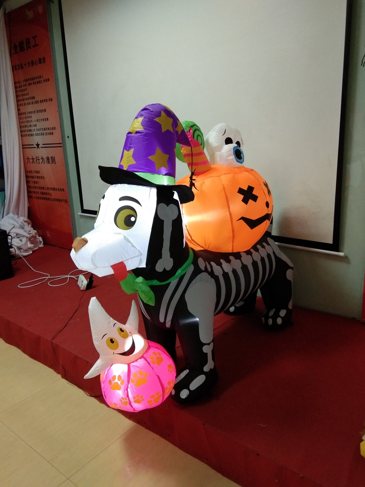 Haunt & Co 5 FT Inflatable Halloween Dog