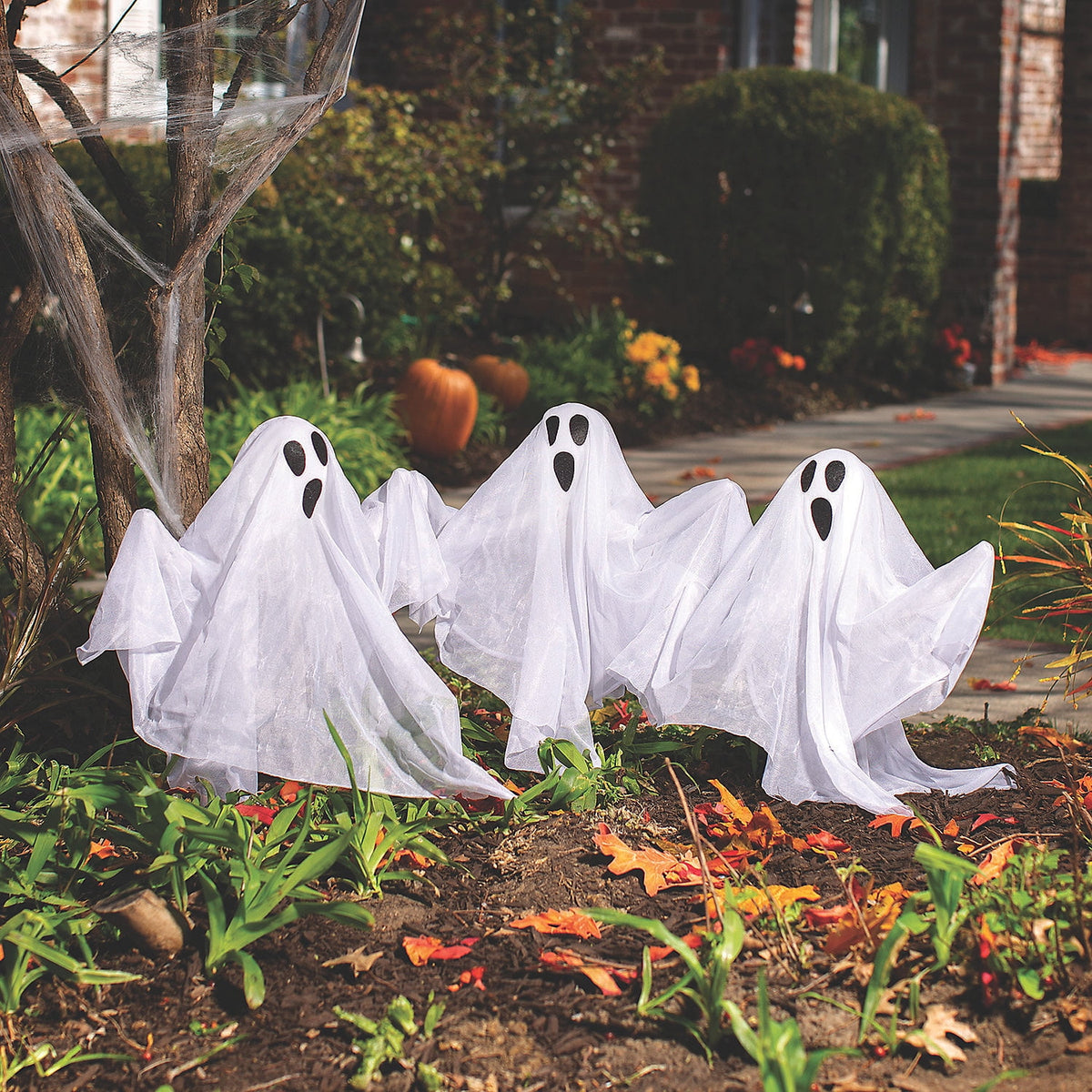 Haunt & Co LED Outdoor Ghost Light Lawn Decoration for Halloween, 3 Pieces